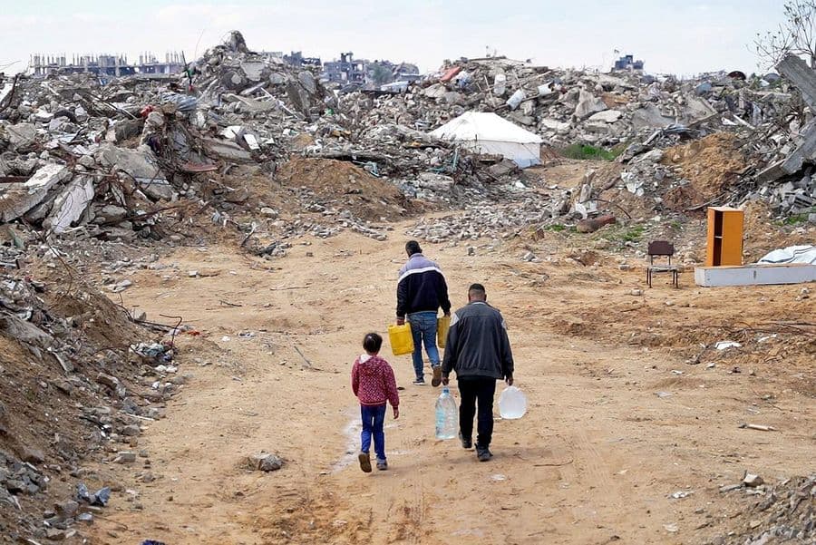 Families in Gaza receiving clean water through Gazian Water trade model